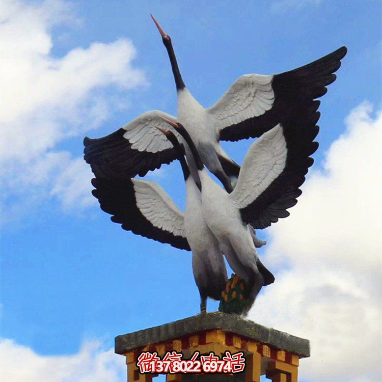 大型玻璃鋼仿真仙鶴雕塑，為公園廣場(chǎng)擺放
