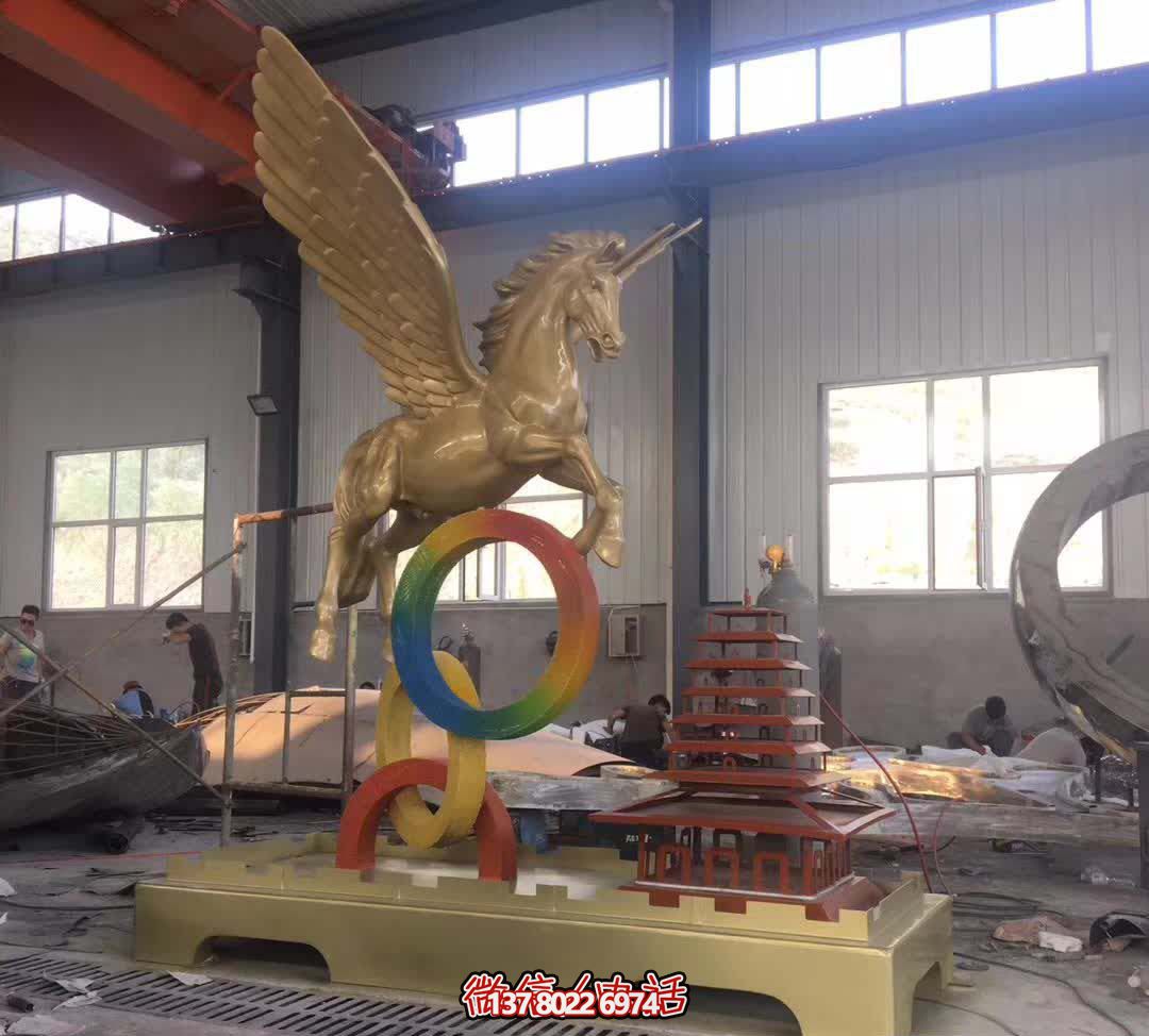 雕塑造型玻璃鋼創(chuàng)意飛馬跨越