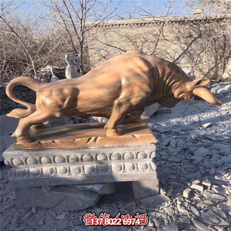 斗牛，晚霞紅大理石石雕牛