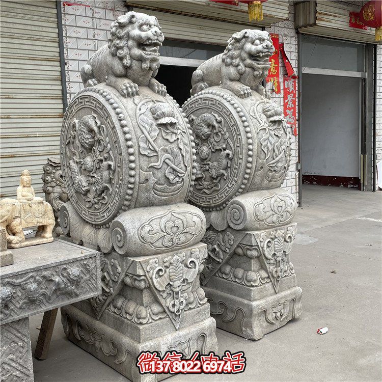 大個(gè)的石雕門(mén)墩抱鼓石，漢白玉仿古門(mén)墩