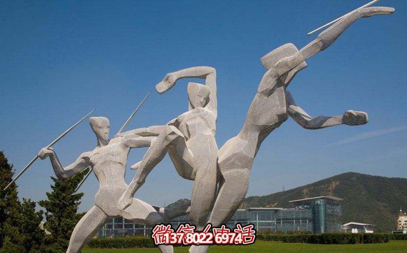 廣場(chǎng)草坪擺放玻璃鋼標(biāo)槍運(yùn)動(dòng)雕塑