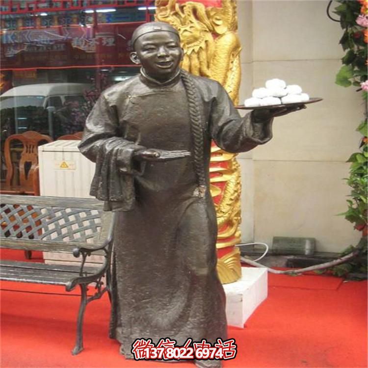 飯店門(mén)口擺放黃銅鑄造店小二雕像引流小品
