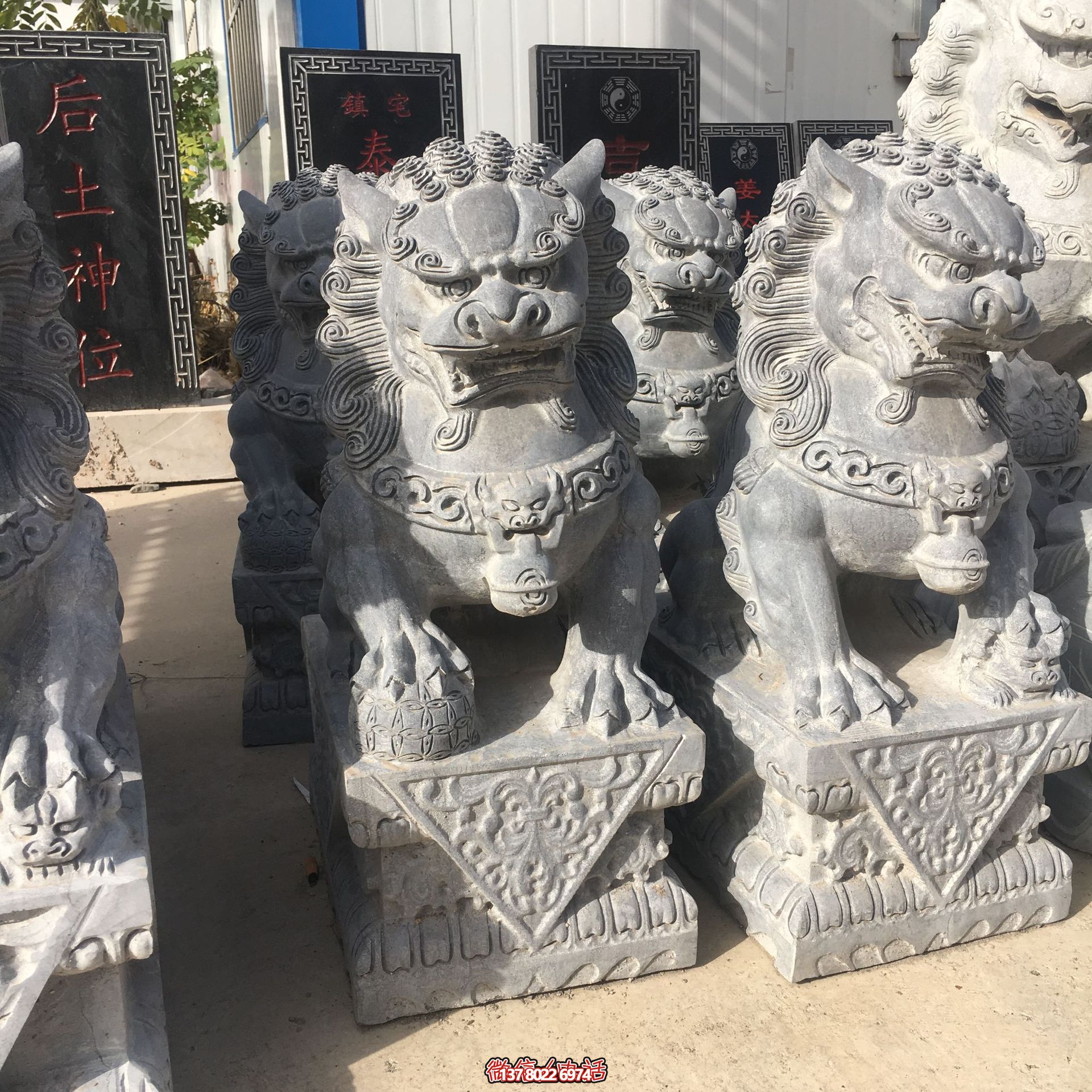 庭院鎮(zhèn)宅青石石雕大型仿真動物獅子雕塑 庭院鎮(zhèn)宅青石石雕大型仿真動物獅子雕塑