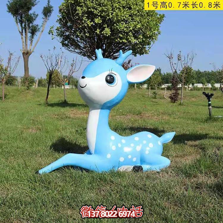 草地?cái)[放玻璃鋼卡通趴姿小鹿雕塑