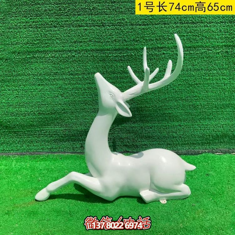 白色的梅花鹿，臥姿，仰頭，可上色