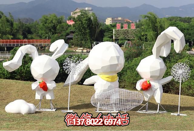 不銹鋼塊面雕塑——網(wǎng)紅雕塑，造型新穎，富有活力。