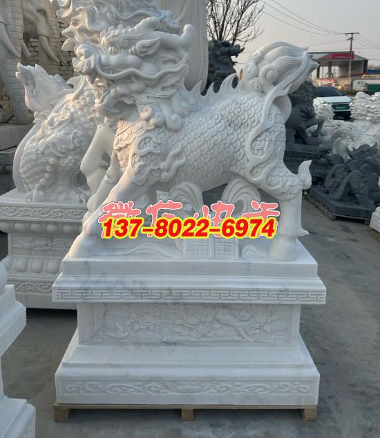 漢白玉麒麟景觀雕塑：祥瑞之姿，石雕藝術的璀璨綻放